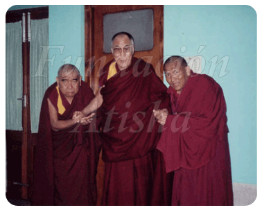 Dalai,-Gueshe-La-y-Lama_sinMuros_marcoblanco_sellofundacion